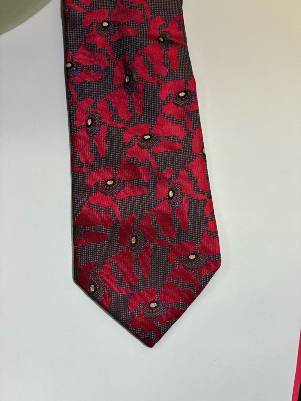 Fendi Men's Red Patterned Tie - Classic Business Style